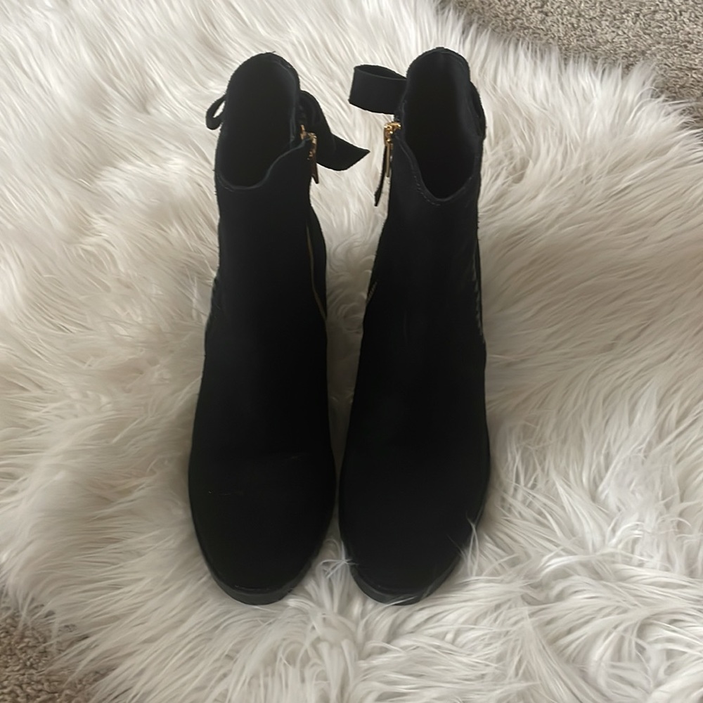 UGG Fraise Bootie - Picture 2 of 4